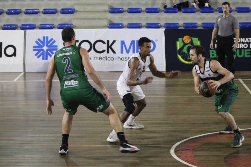 Em jogo disputadíssimo, União Corinthians vence Basquete Joinville pelo Brasileirão