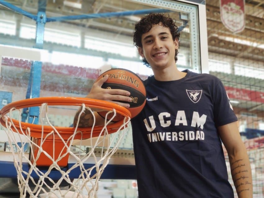 Murcia apresenta Caio Pacheco: "Sonho virando realidade"