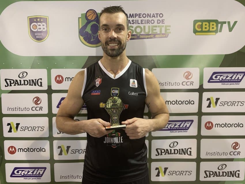 Jogando como um garoto, Murilo Becker destaca o Brasileirão: "Muitos jovens"