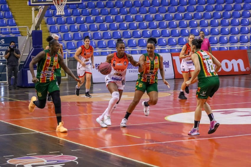 Nadia reestreia com duplo-duplo e Sampaio Basquete domina jogo contra o KTO/Blumenau em SC