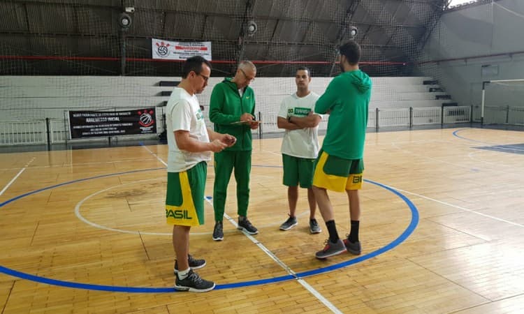 Petrovic destaca retorno de Marquinhos, mas não encara duelo contra dominicanos como decisão