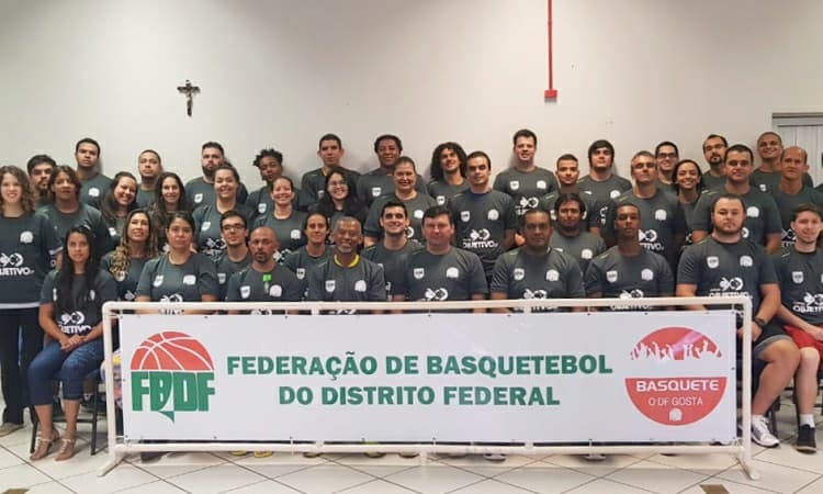 Federação de Basquetebol do DF promove clínica para seu quadro de oficiais abordando a atualização das regras