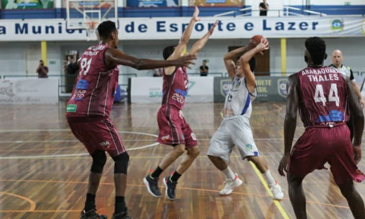 São José dos Pinhais vence a primeira e Cravinhos surpreende NBPG no Campeonato Brasileiro