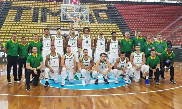 Em noite de homenagens a Wlamir Marques e Waldir Boccardo, Seleção atropela República Dominicana e fica a uma vitória da Copa do Mundo