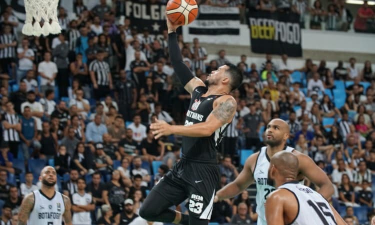 Liga Sul-Americana: Corinthians campeão ou o Botafogo força o jogo 3? 
