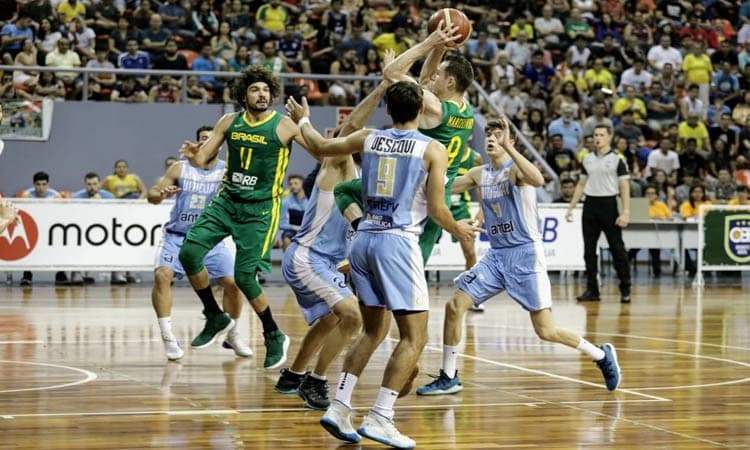 Com Varejão e Huertas em quadra, Seleção volta a derrotar o Uruguai no último amistoso em solo brasileiro