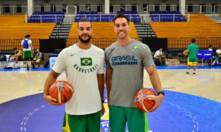 Bruno Savignani e Bruno Nicolaci: parceiros na comissão técnica da Seleção já foram rivais na quadra