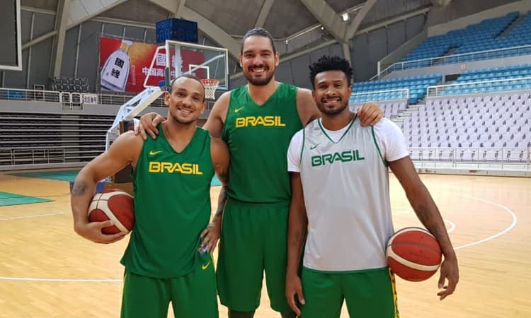 Há quase duas décadas servindo a Seleção, Alex, Varejão e Leandrinho chegam ao quinto Mundial e entram para história na China