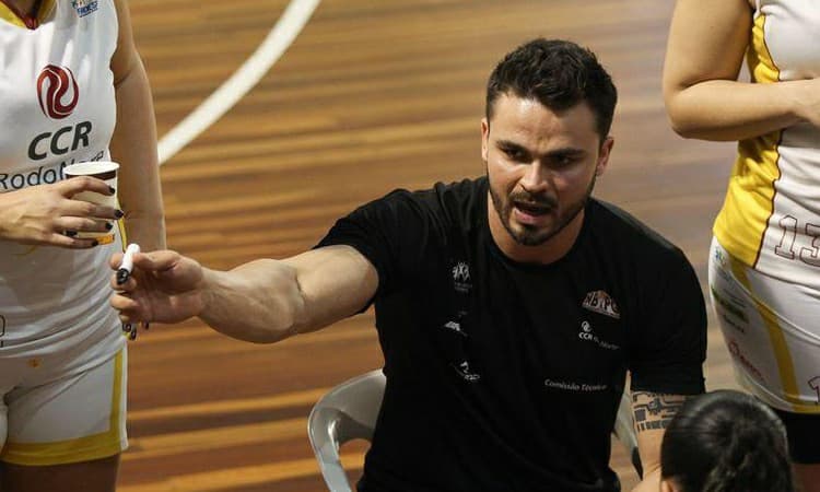 Rádio CBB recebe Milos Alexander, campeão brasileiro por Ponta Grossa