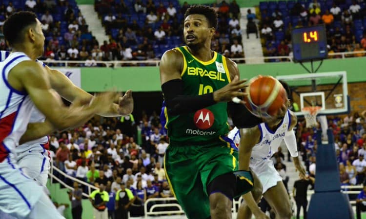 Leandrinho brilha no fim e Seleção Brasileira bate a República Dominicana em Santo Domingo