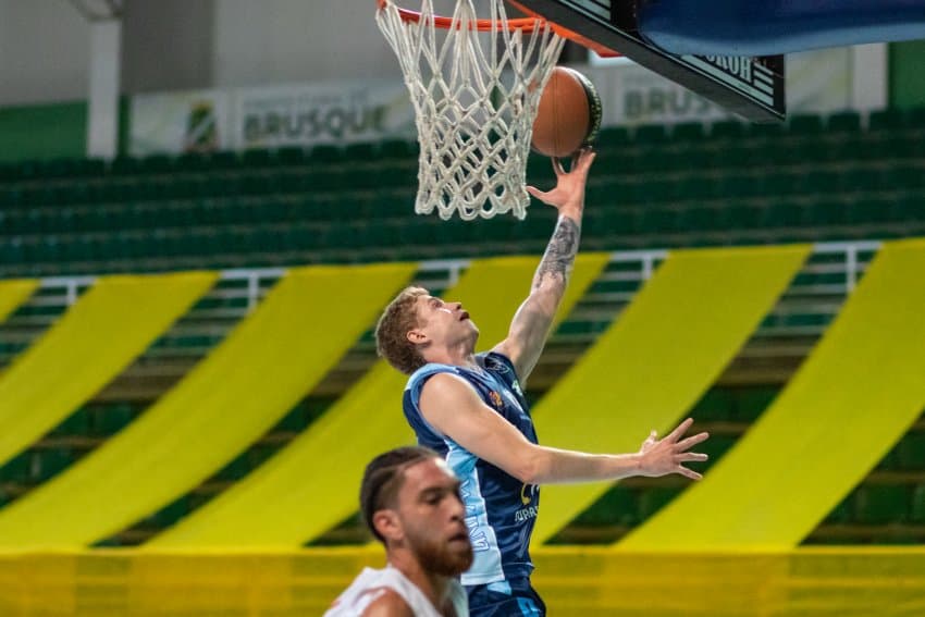 Em jogo pegado, Londrina Basketball vence o time do Brusque pelo Brasileirão