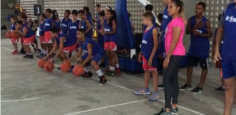 Bronze com a Seleção em Sydney e hoje técnica, Adrianinha avança no 3x3