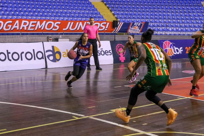Liderado por Cacá, KTO/Blumenau leva a melhor em jogo acirrado com Sampaio Basquete e abre 1 a 0 na semifinal