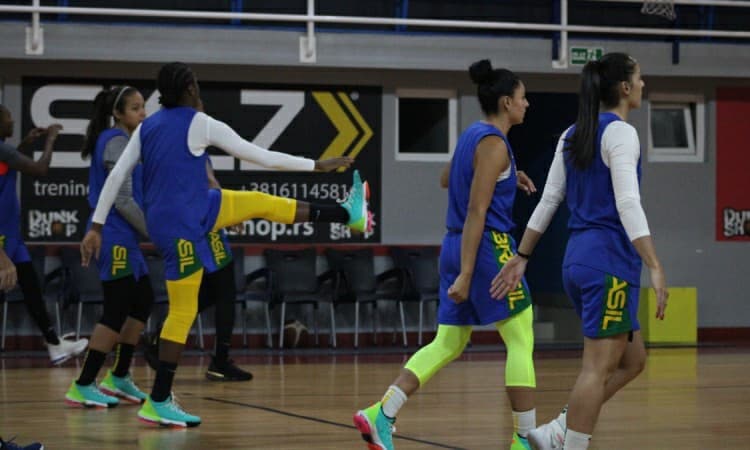 Após longa viagem, seleção feminina faz primeiro treino em Belgrado