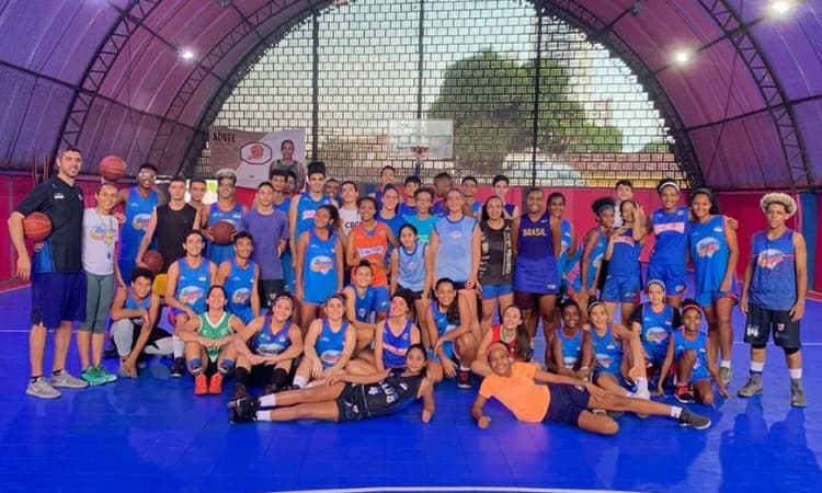 Medalhista olímpica, Adrianinha usa agora seu talento para ajudar jovens no Recife