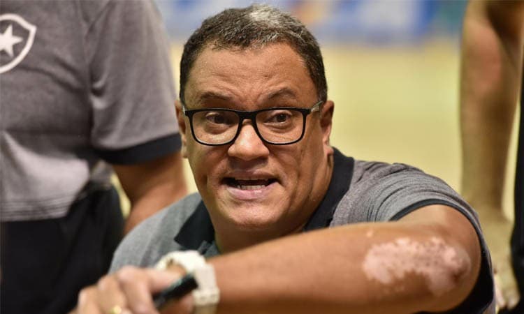 Leonardo Figueiró anuncia os convocados para o Sul-Americano Sub-21 Masculino