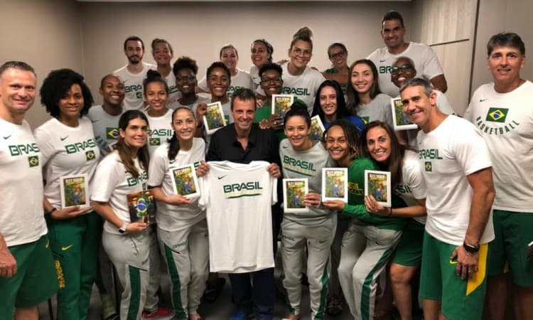 Seleção feminina troca experiências em papo com o ultramaratonista Márcio Villar