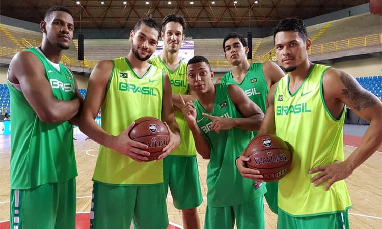 Spalding lança a bola de basquete da CBB