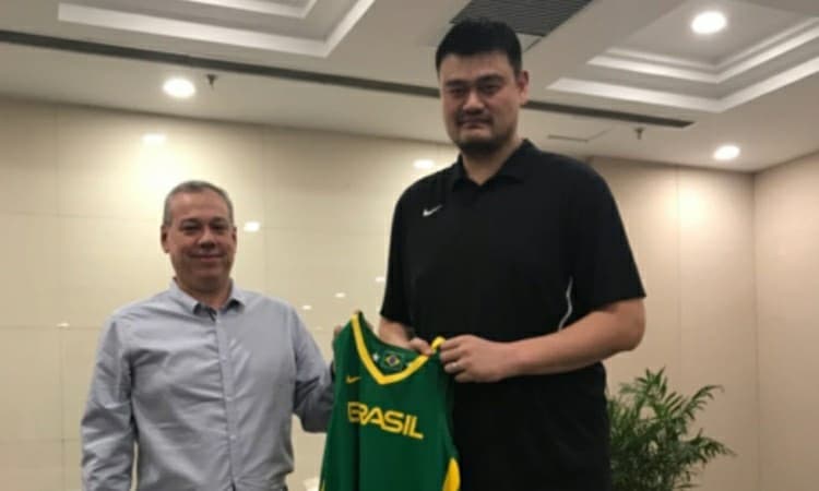 Yao Ming agradece participação da Seleção Brasileira em amistosos preparatórios para Copa do Mundo