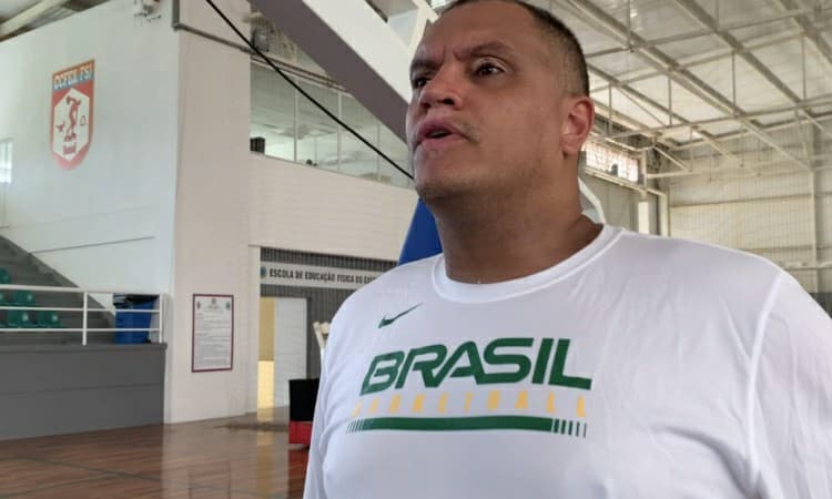 Léo Figueiró, do Botafogo, assume posição na comissão técnica da seleção masculina